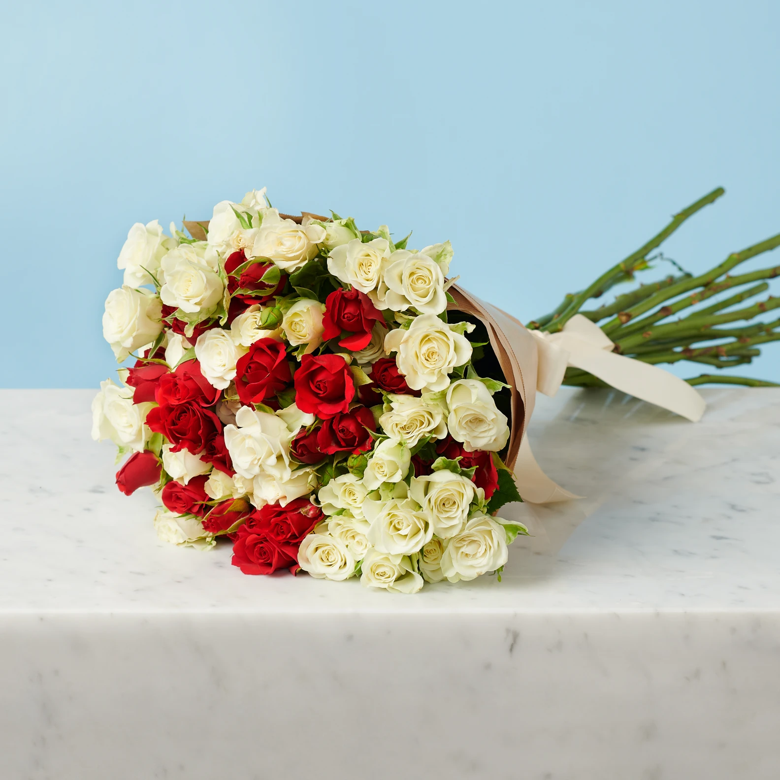 Beautiful Contrast Bouquet - image №3